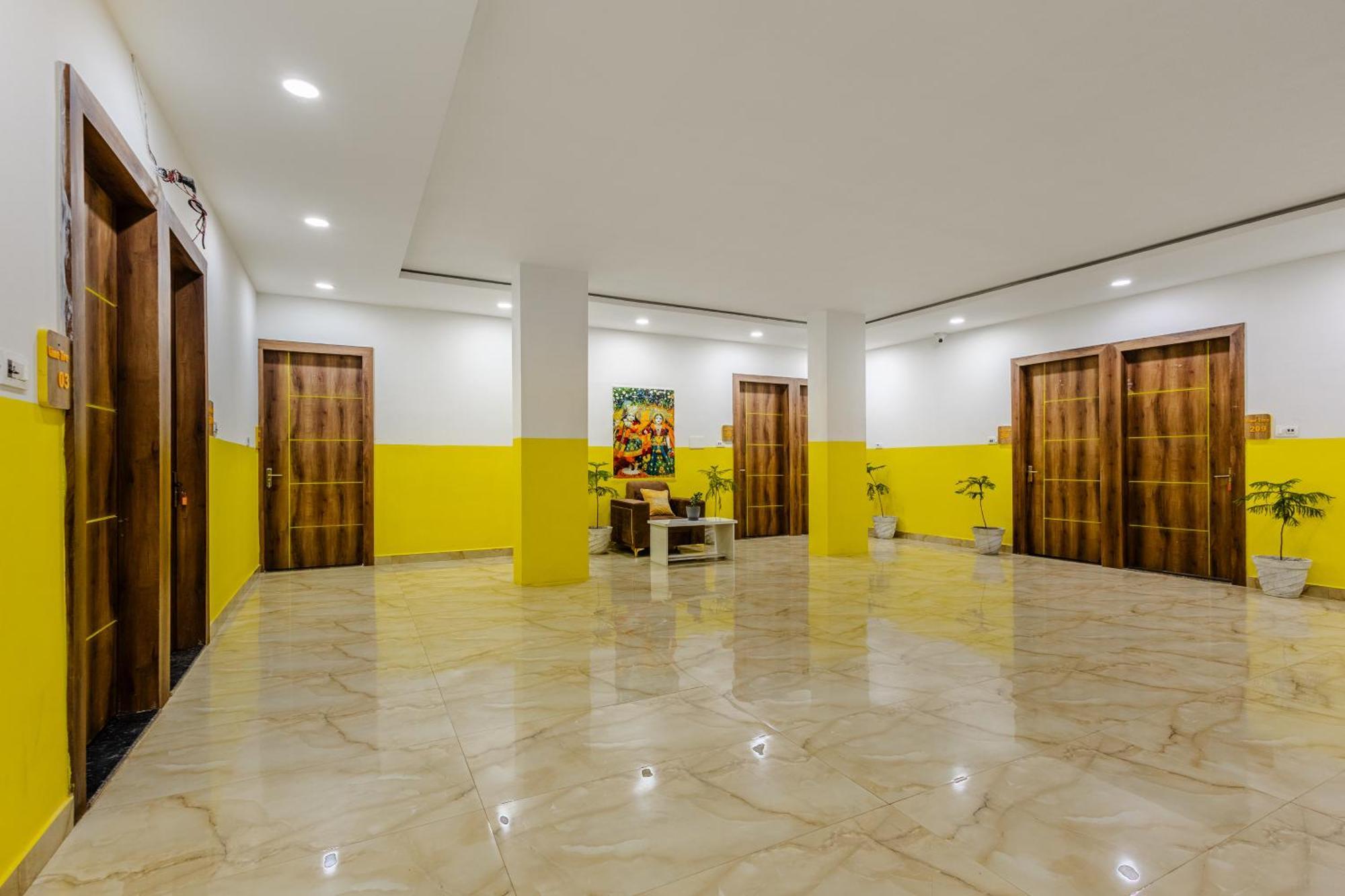 Lime Tree Hotel And Banquet Вріндаван Екстер'єр фото