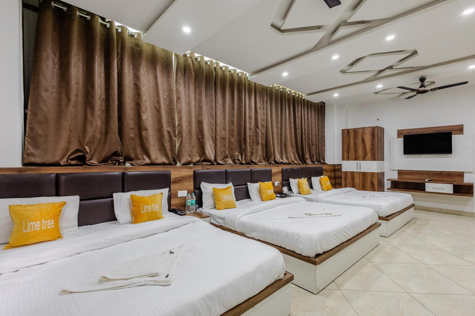 Lime Tree Hotel And Banquet Вріндаван Екстер'єр фото